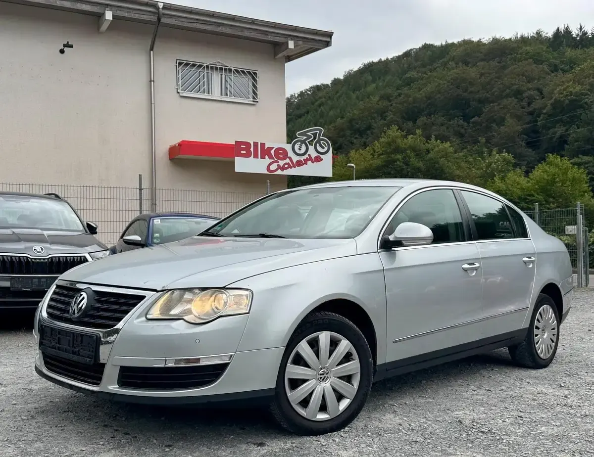 Gebraucht VW Passat 105 PS (77 kW) 2009 Silber Limousine
