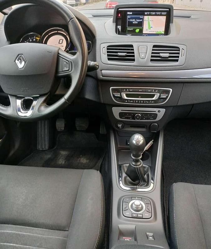 Gebraucht Renault Mégane 116 PS (85 kW) 2014 Grau Limousine