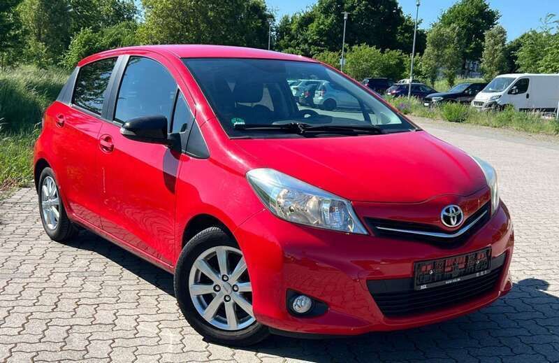 Super red 5 Gebraucht 2013 Toyota Yaris Edition Limousine | 5.999 € (Fairer Preis) - Bild 1/4