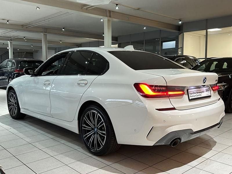 Gebraucht BMW 330e M Sport 184 PS (135 kW) 2021 Weiß Limousine