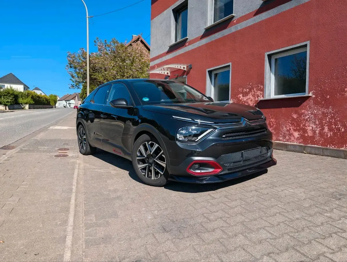 Gebraucht Citroën C4 Shine 155 PS (114 kW) 2021 Schwarz Limousine