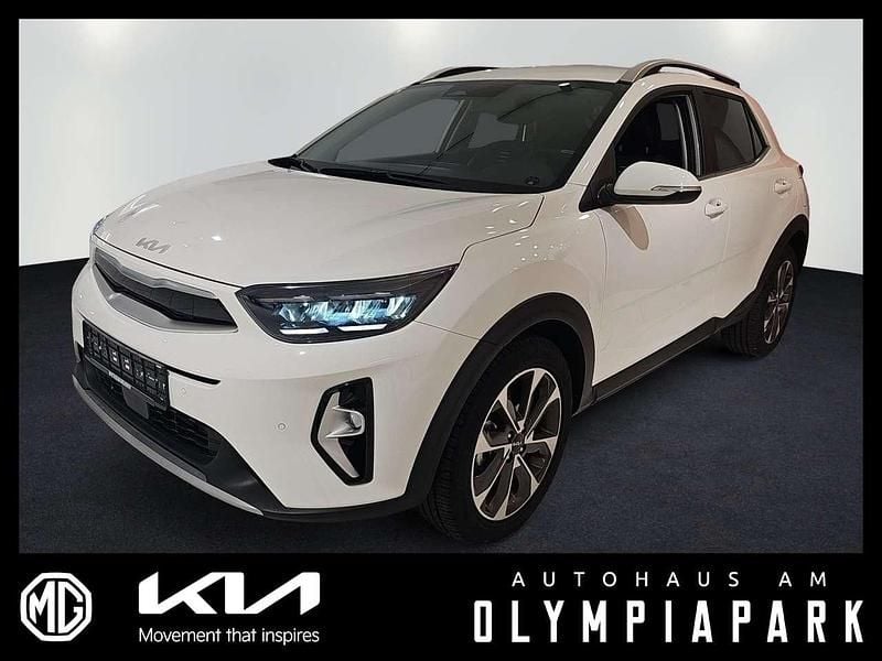 (ud) clear white s Gebraucht 2024 Kia Stonic Spirit SUV | 22.990 € (Etwas zu teuer) - Bild 1/4