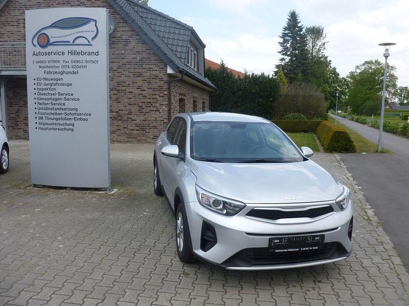 Silber Gebraucht 2023 Kia Stonic Edition 7 SUV | 16.499 € (Guter Preis) - Bild 1/4