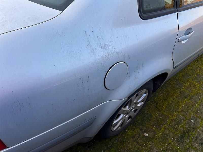 Gebraucht VW Passat 101 PS (74 kW) 1998 Grau Limousine