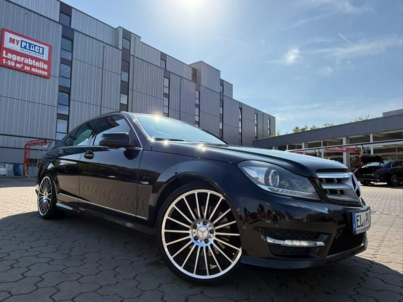 Schwarz Gebraucht 2011 Mercedes C350 AMG Limousine | 12.250 € (Fairer Preis) - Bild 1/4