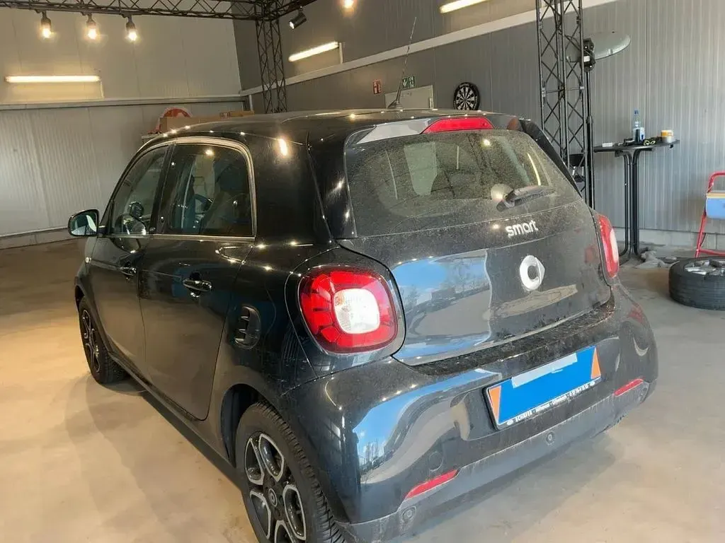 Używany Smart ForFour Prime 90 KM (66 kW) 2019 Czarny Hatchback