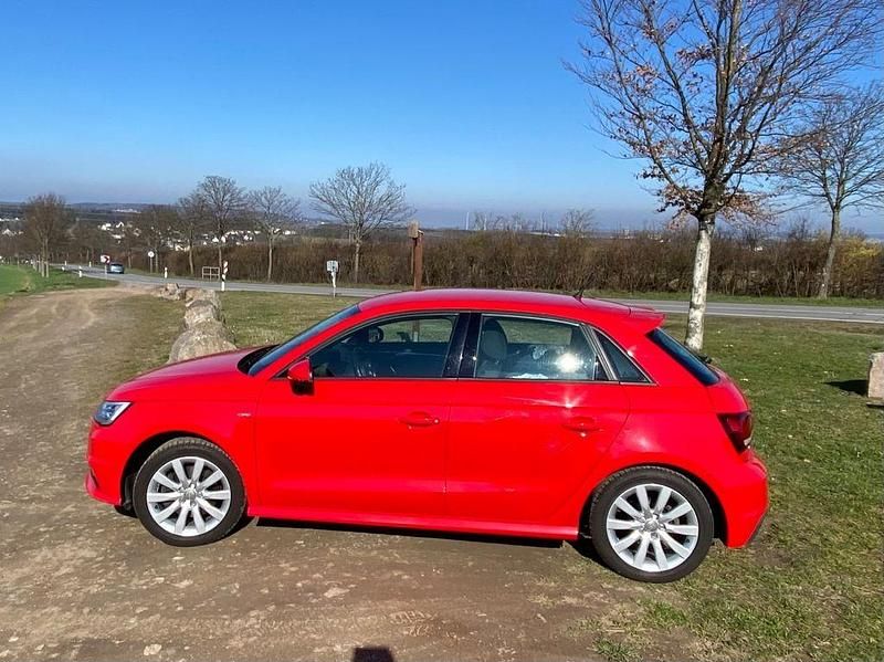 Rot Gebraucht 2016 Audi A1 Sportback Ambiente Kleinwagen | 14.800 € (Guter Preis) - Bild 1/4