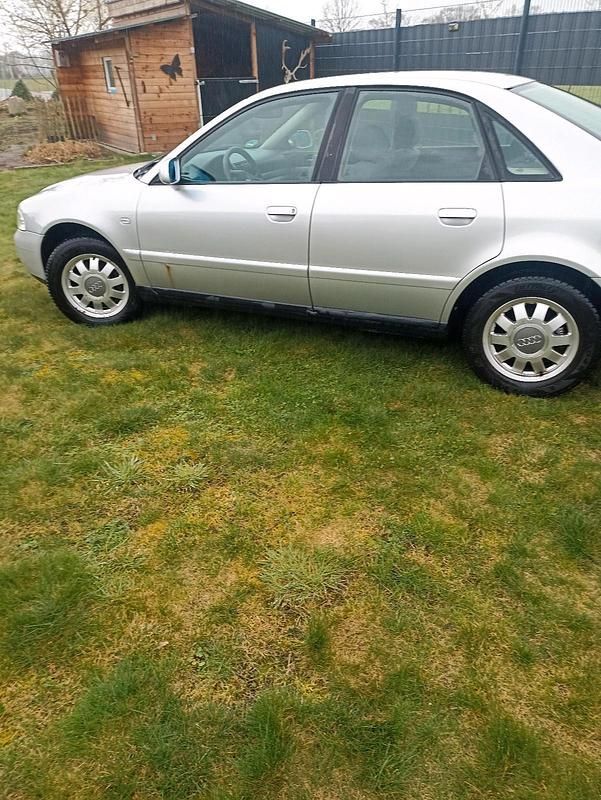 Gebraucht Audi A4 100 PS (73 kW) 2000 Silber Limousine