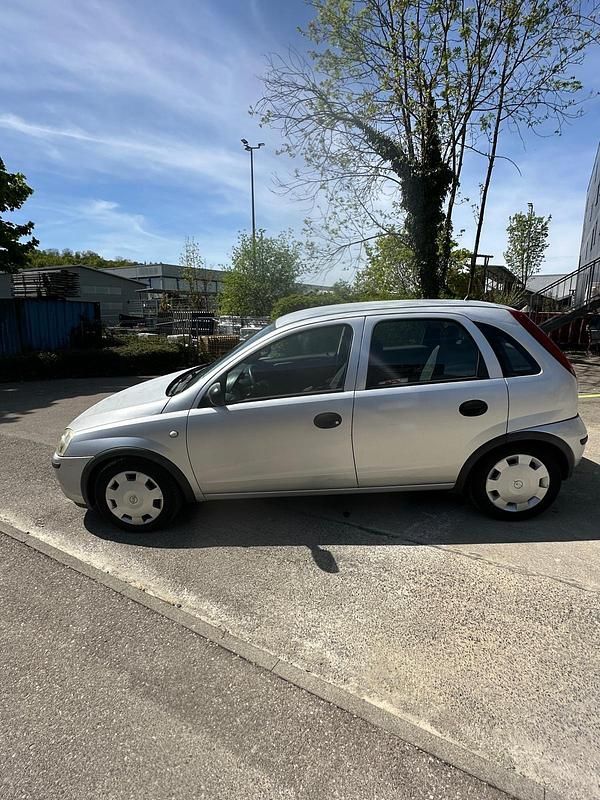 Second-hand Opel Corsa 75 CP (55 kW) 2004 Argintiu Hatchback