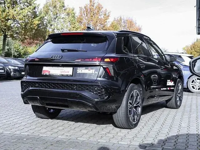 Gebraucht Audi Q3 S-Line 265 PS (194 kW) 2025 Mythosschwarz metallic SUV
