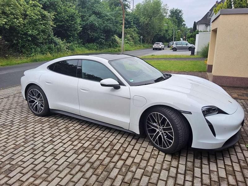 Weiß Gebraucht 2022 Porsche Taycan Limousine | 62.700 € (Superpreis) - Bild 1/4