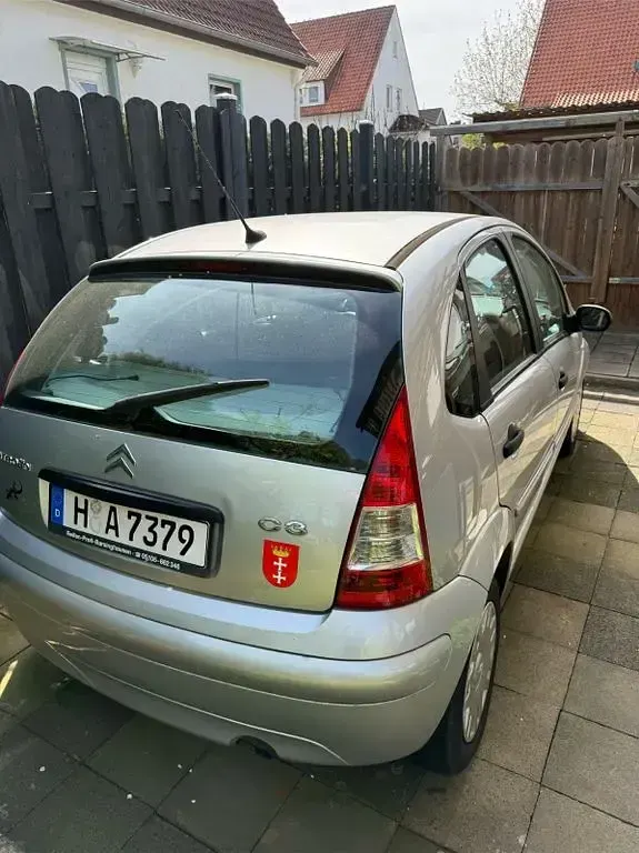 Usado Citroën C3 Exclusive 68 CV (50 kW) 2008 Plateado Berlina