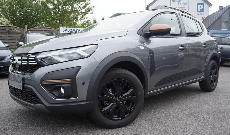 Grau Gebraucht 2025 Dacia Sandero Extreme Kleinwagen | 19.980 € (Fairer Preis) - Bild 1/4