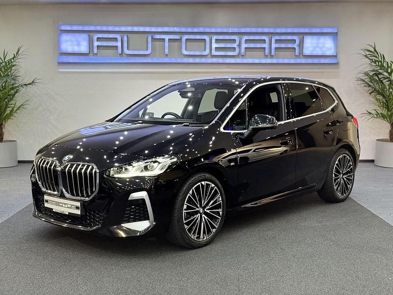 Black sapphire Gebraucht 2024 BMW 218 Active Tourer M Sport Van / Kleinbus | 29.490 € (Fairer Preis) - Bild 1/4