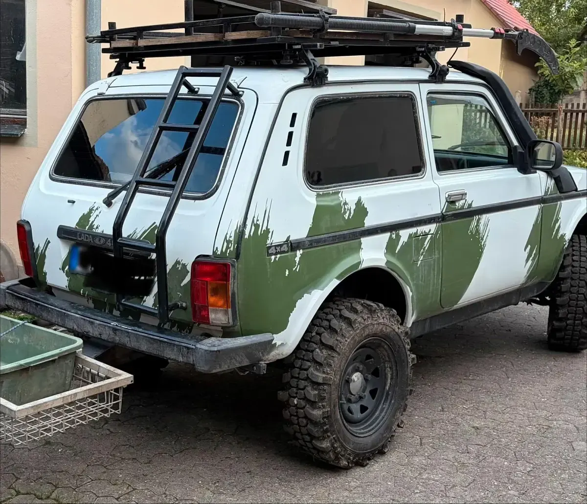 Gebraucht Lada niva 83 PS (61 kW) 2010 Weiß SUV