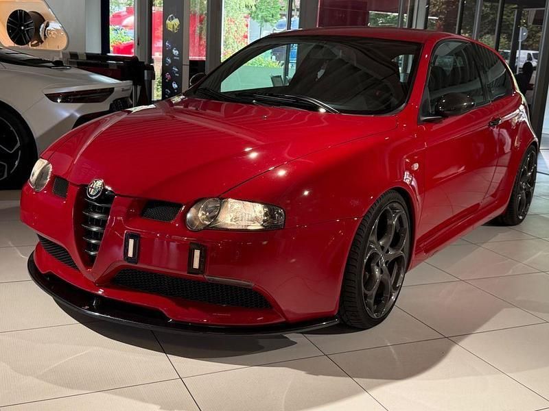 Rosso alfa Gebraucht 2003 Alfa Romeo 147 GTA Kleinwagen | 28.900 € - Bild 1/4