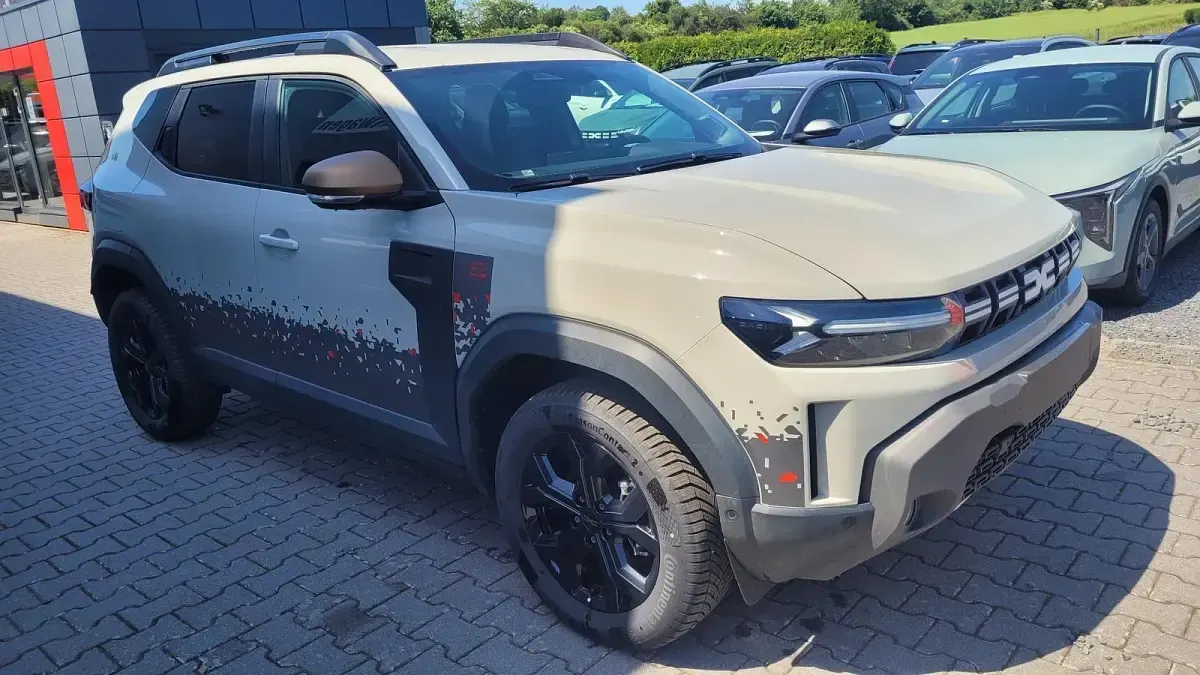 Neu Dacia Duster 154 PS (113 kW) 2026 Shiste grau SUV