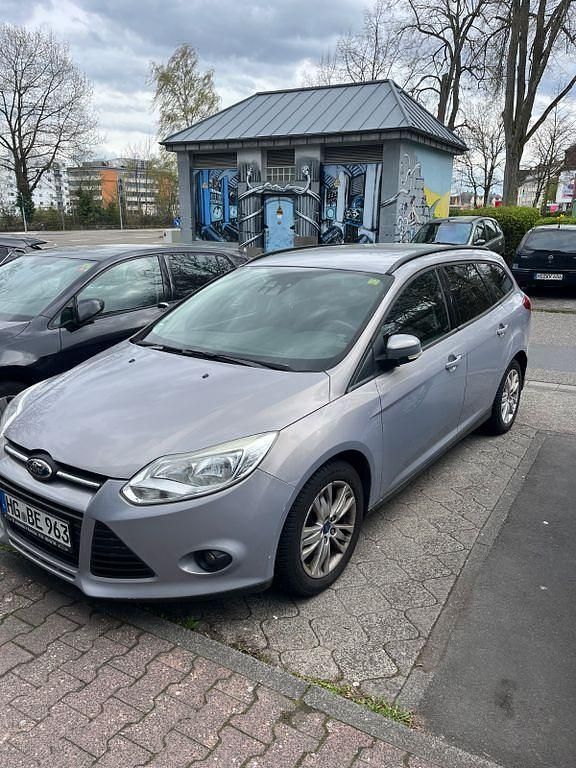 Gebraucht Ford Focus Trend 116 PS (85 kW) 2011 Grau Limousine