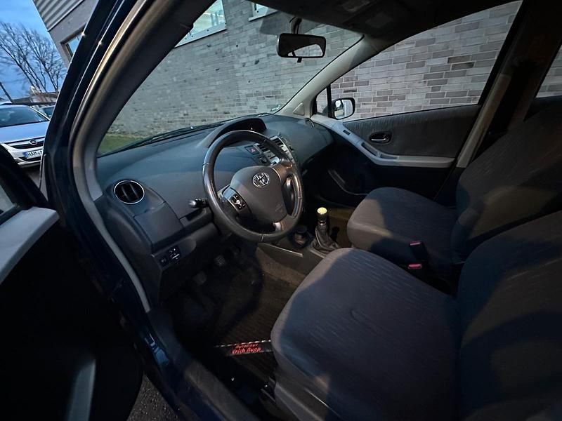 Gebraucht Toyota Yaris 101 PS (74 kW) 2009 Blau Kleinwagen
