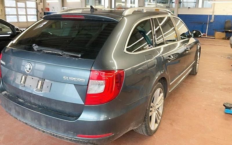 Gebraucht Skoda Superb Elegance 170 PS (125 kW) 2014 Grau Kombi