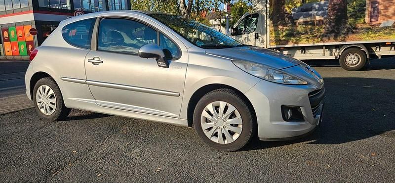 Silber Gebraucht 2010 Peugeot 207 Limousine | 1.850 € (Fairer Preis) - Bild 1/4