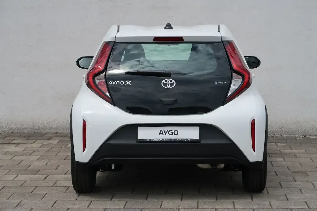 Neu Toyota Aygo X Active 116 PS (85 kW) 2026 Weiß SUV