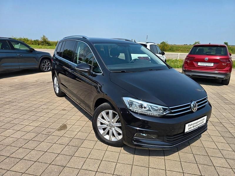 Schwarz Gebraucht 2018 VW Touran Highline Van / Kleinbus | 23.499 € (Fairer Preis) - Bild 1/4