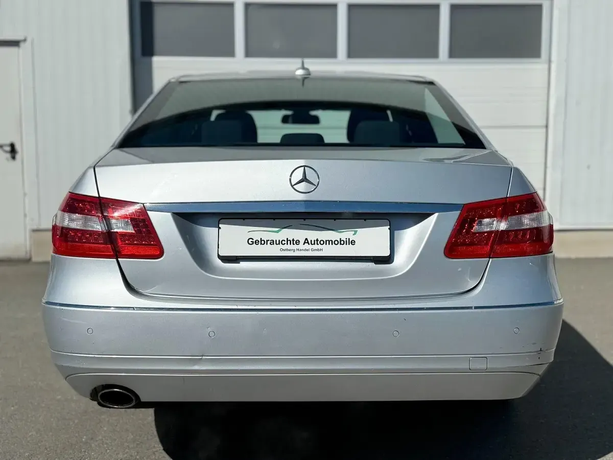 Usata Mercedes E200 Elegance 184 CV (135 kW) 2012 Argento Berlina