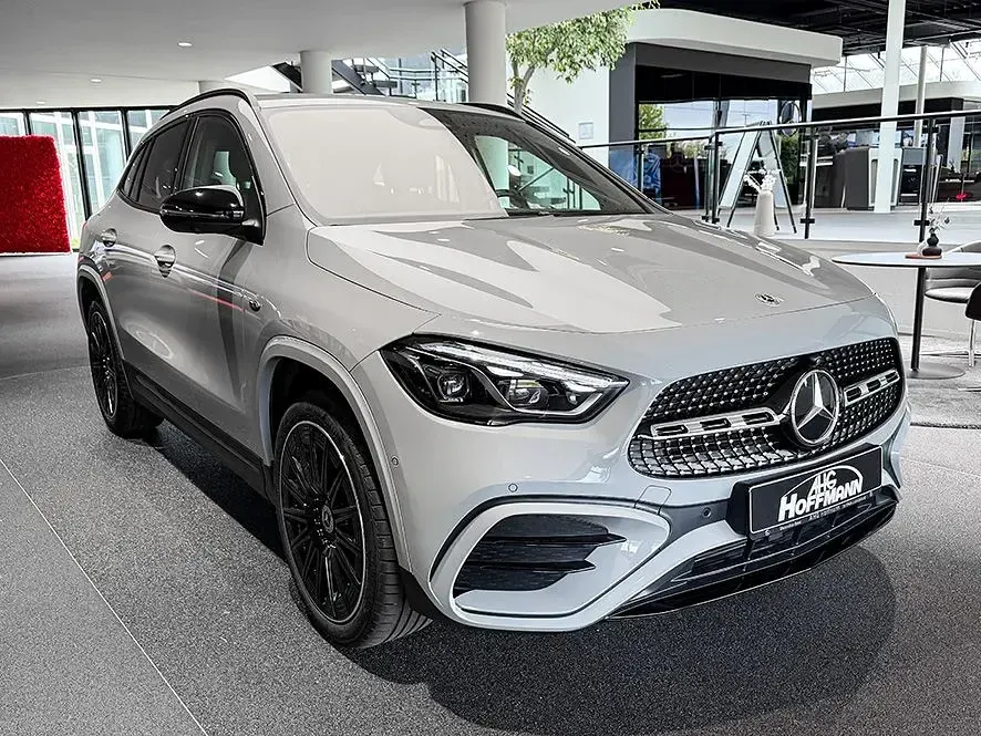 Gebraucht Mercedes GLA250 Night 218 PS (160 kW) 2025 Grau SUV