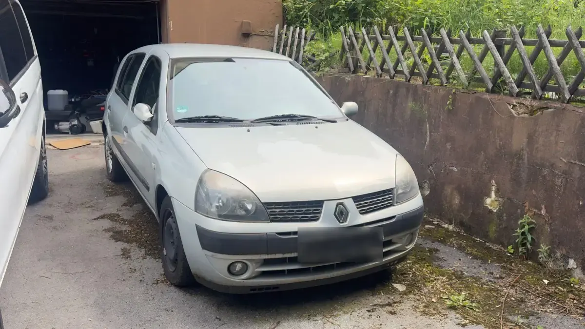 Gebraucht Renault Clio II Authentique 75 PS (55 kW) 2003 Silber Limousine