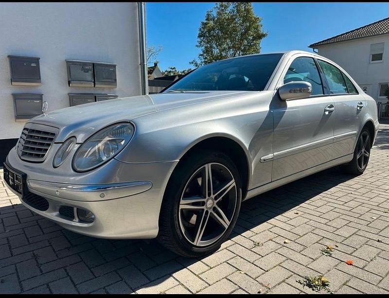 Gebraucht Mercedes E220 Elegance 150 PS (110 kW) 2005 Silber Limousine