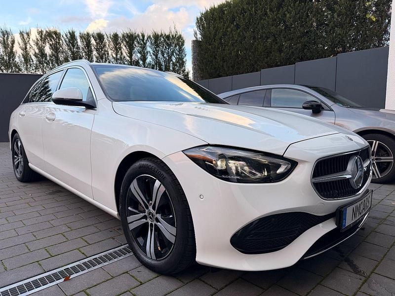 Weiß Gebraucht 2022 Mercedes C220 Avantgarde Kombi | 29.799 € (Guter Preis) - Bild 1/4