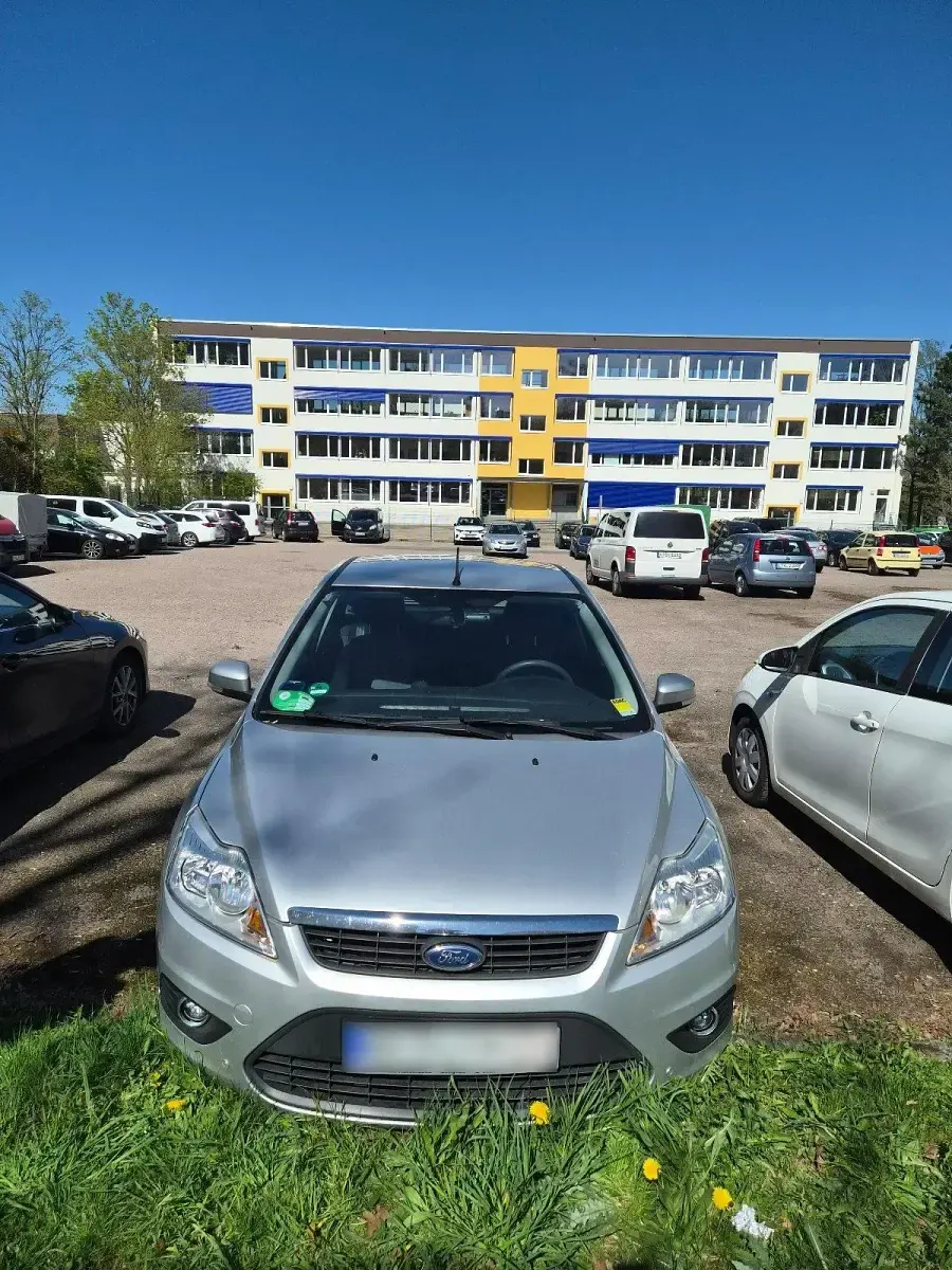 Gebraucht Ford Focus 109 PS (80 kW) 2010 Silber Limousine