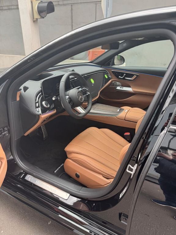 Schwarz Neu 2024 Mercedes E200 AMG Line Premium Plus Limousine | 67.000 € - Bild 1/4