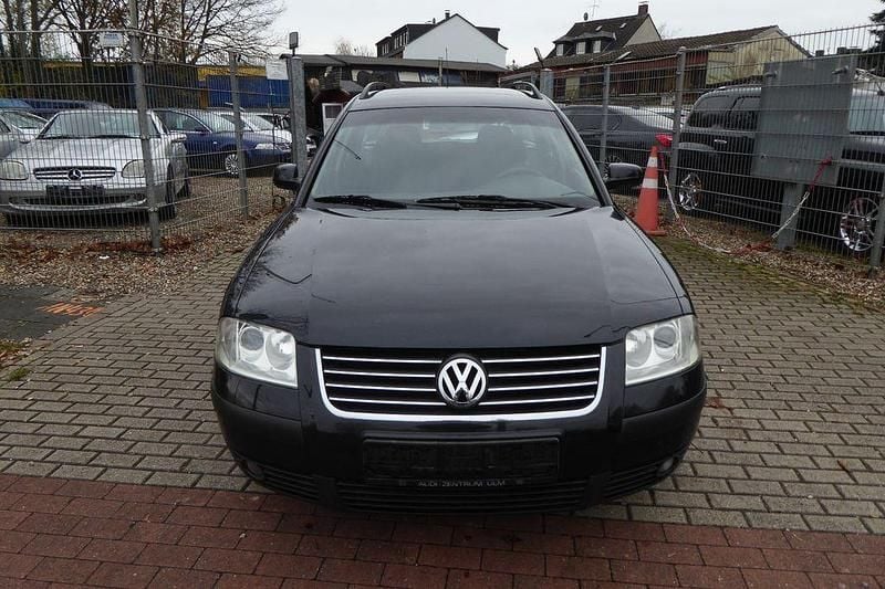 Gebraucht VW Passat Basis 101 PS (74 kW) 2001 Black magic perleffekt Kombi