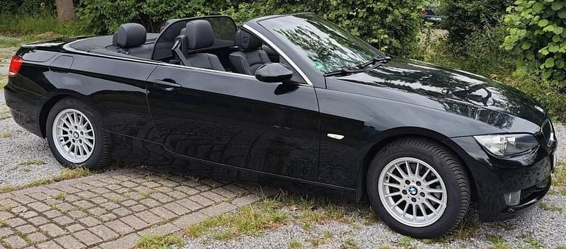 Schwarz Gebraucht 2009 BMW 320 Cabriolet Cabrio | 10.500 € (Guter Preis) - Bild 1/4