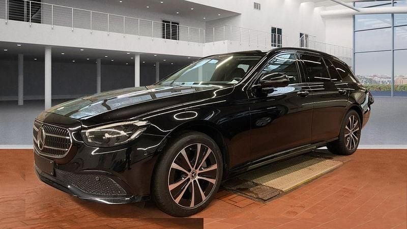 Schwarz Gebraucht 2022 Mercedes E300 Night Limousine | 32.980 € (Superpreis) - Bild 1/3