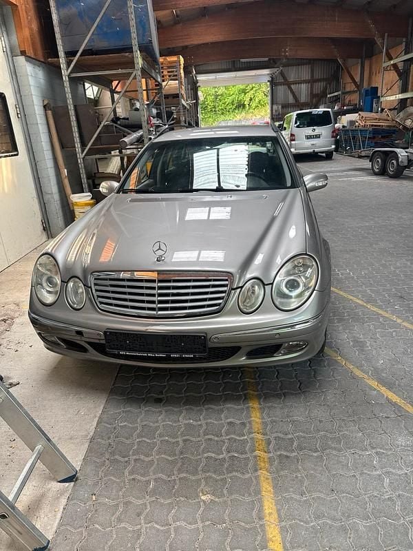 Silber Gebraucht 2004 Mercedes E220 Kombi | 1.650 € (Superpreis) - Bild 1/4