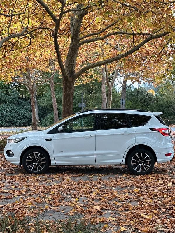 Weiß Gebraucht 2018 Ford Kuga ST-Line SUV | 13.750 € (Guter Preis) - Bild 1/4