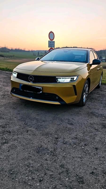 Gebraucht Opel Astra Elegance 110 PS (80 kW) 2023 Gold Limousine