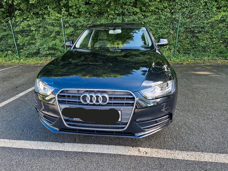 Schwarz Gebraucht 2012 Audi A4 Kombi | 5.990 € (Guter Preis) - Bild 1/4
