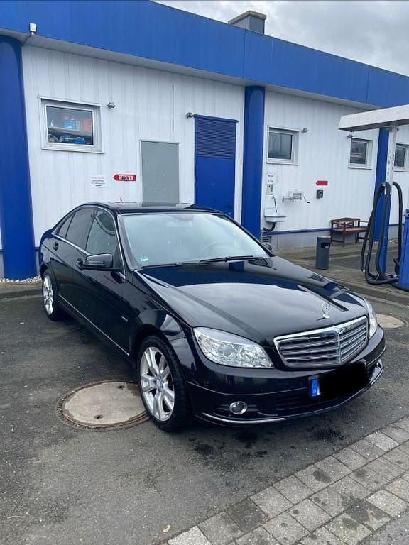 Schwarz Gebraucht 2010 Mercedes C350 Limousine | 8.500 € (Fairer Preis) - Bild 1/4