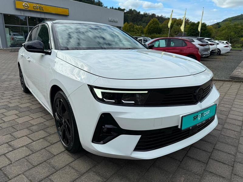 Lack weiss banquise/typ aussen Gebraucht 2024 Opel Astra Limousine | 24.900 € (Fairer Preis) - Bild 1/1