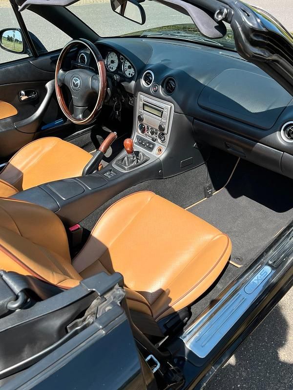 Używany Mazda MX5 148 KM (108 kW) 2005 Czarny Kabriolet