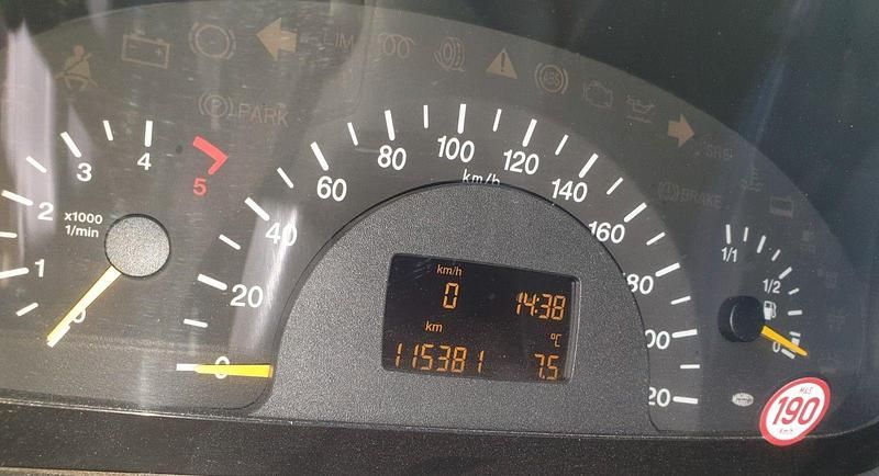 Gebraucht Mercedes Vito 150 PS (110 kW) 2003 Silber Van