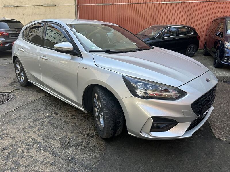 Silber Gebraucht 2021 Ford Focus ST-Line Limousine | 15.900 € (Superpreis) - Bild 1/4