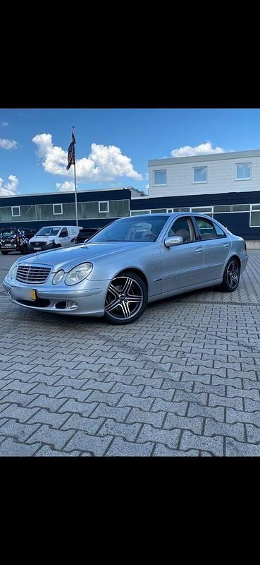 Gebraucht Mercedes E320 204 PS (150 kW) 2004 Silber Limousine