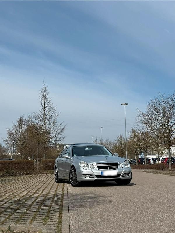 Gebraucht Mercedes E350 272 PS (200 kW) 2007 Silber Limousine