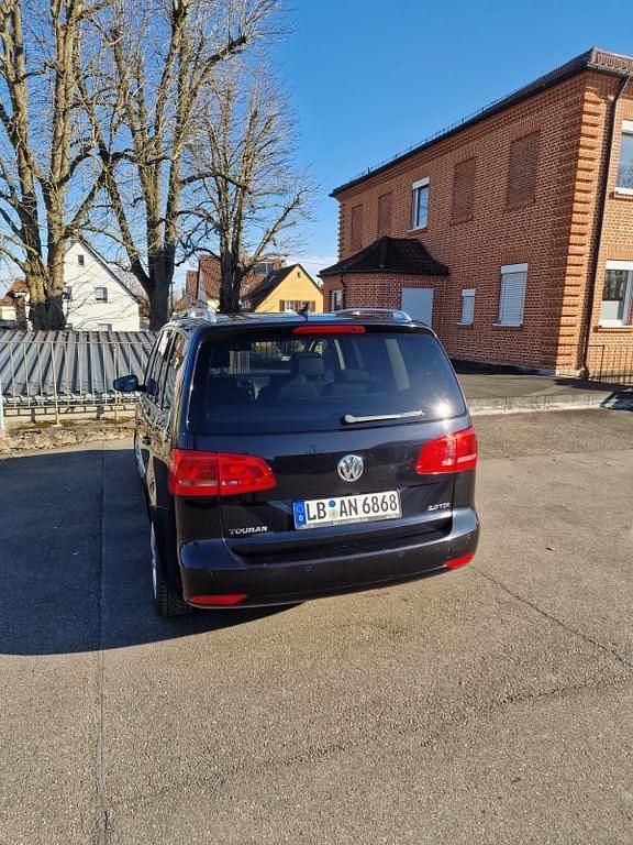 Gebraucht VW Touran Highline 140 PS (102 kW) 2013 Schwarz Van / Kleinbus