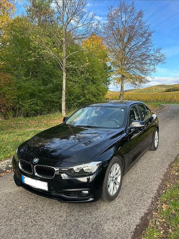Schwarz Gebraucht 2016 BMW 330 Advantage Limousine | 17.850 € (Fairer Preis) - Bild 1/4